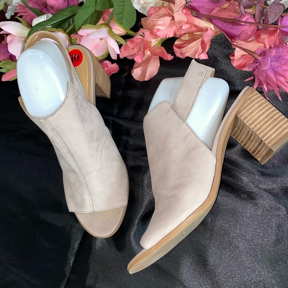 ❤️⭐️SAMPLE SALE⭐️❤️NEW Franco Sarto Helix Peep Toe Heels size 10